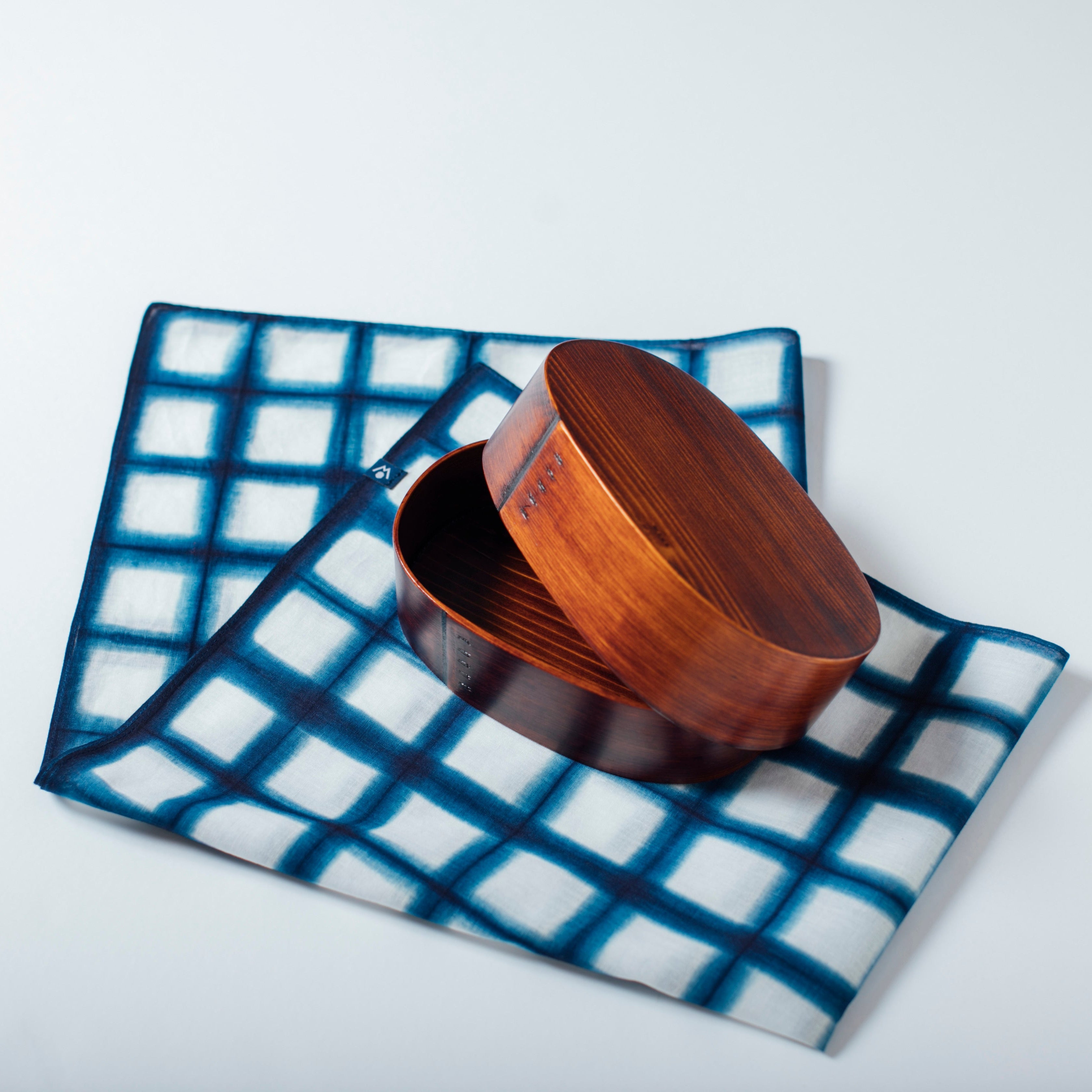 漆塗り曲げわっぱ、本藍染め風呂敷セット ＊限定50セット＊プレゼント